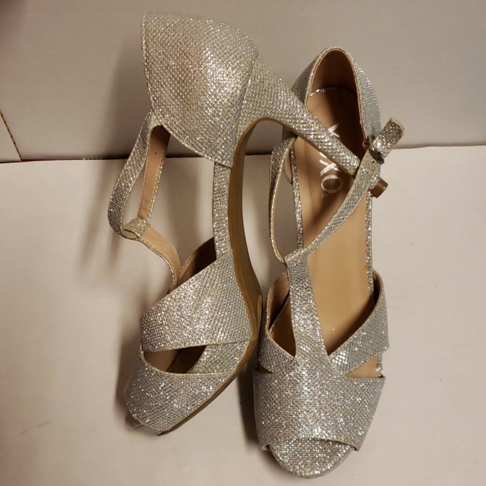 XOXO dress shoes - Picture 4 of 8